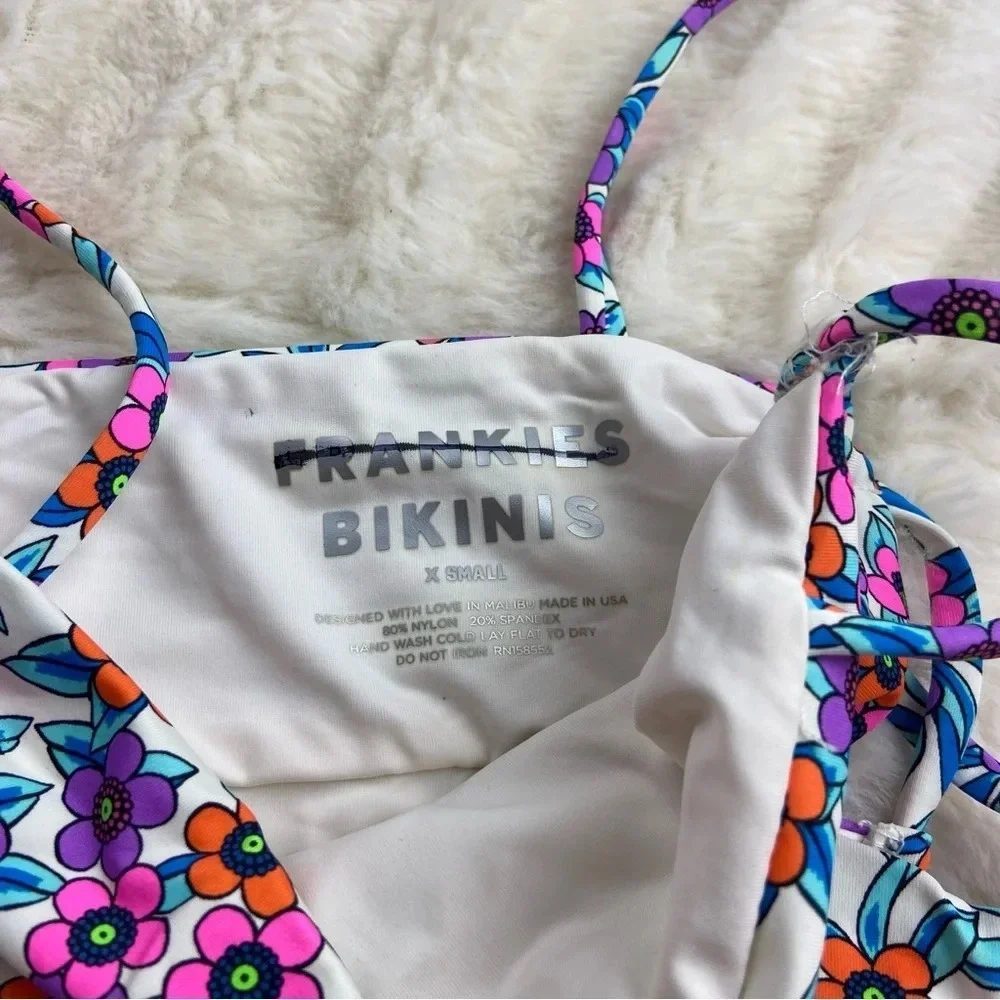 NWOT Frankie’s Bikinis Bikini London top flower farm 12423